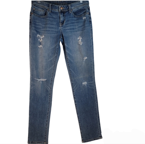 American Rag Light Wash Straight Leg Mid-Rise Distressed Jean, EUC, size 7 - Picture 1 of 8